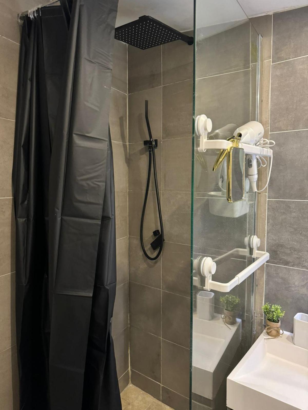 Maisonnette Proche De Paris & Home Cinema 부르그-라-레인느 외부 사진
