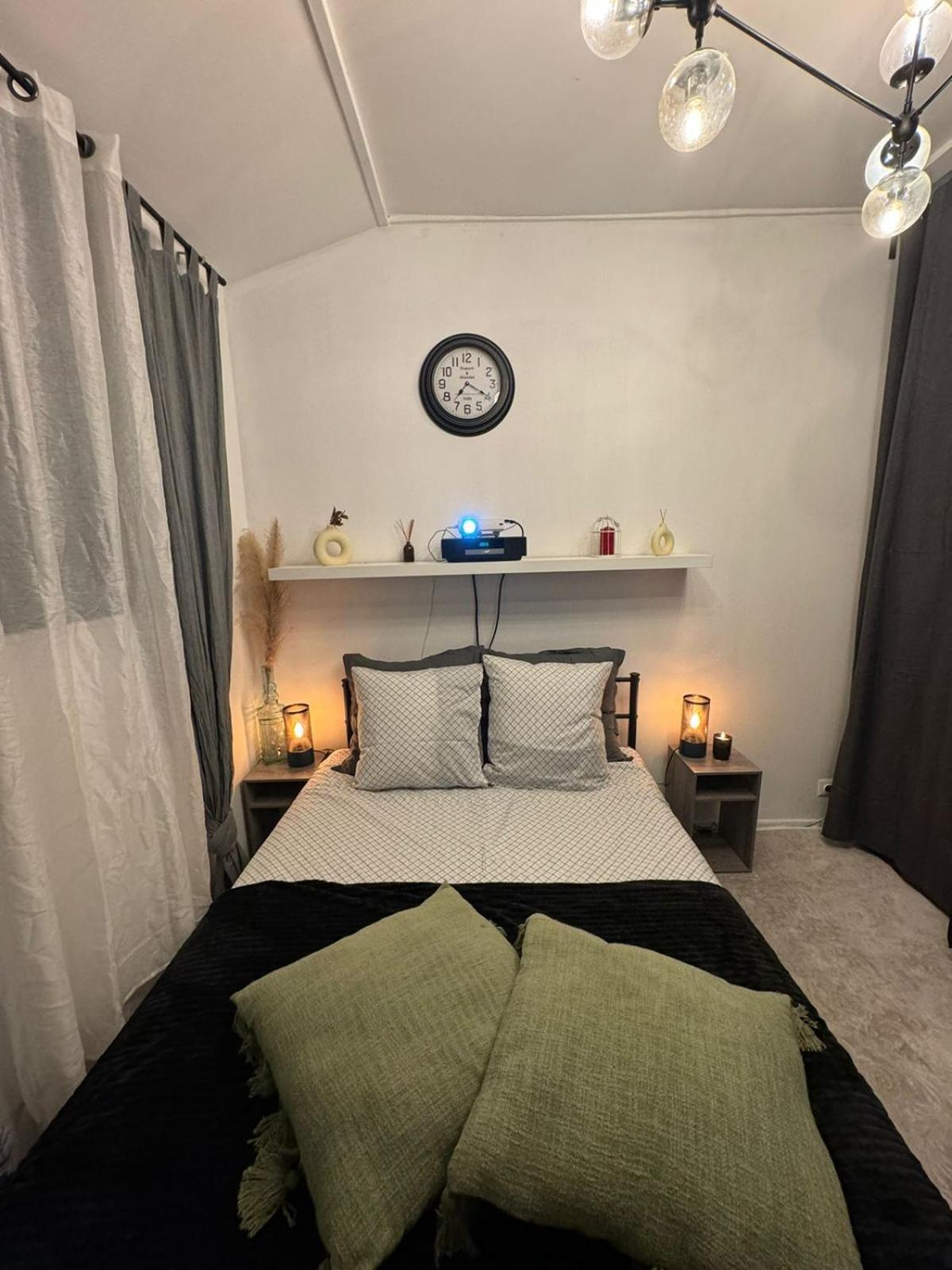 Maisonnette Proche De Paris & Home Cinema 부르그-라-레인느 외부 사진