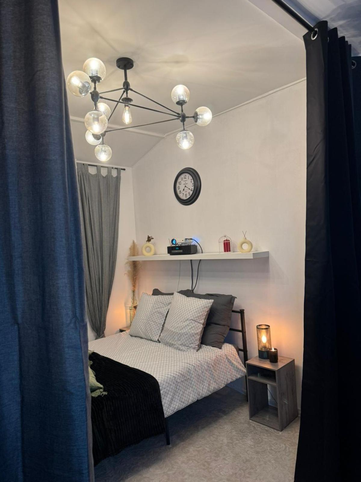 Maisonnette Proche De Paris & Home Cinema 부르그-라-레인느 외부 사진